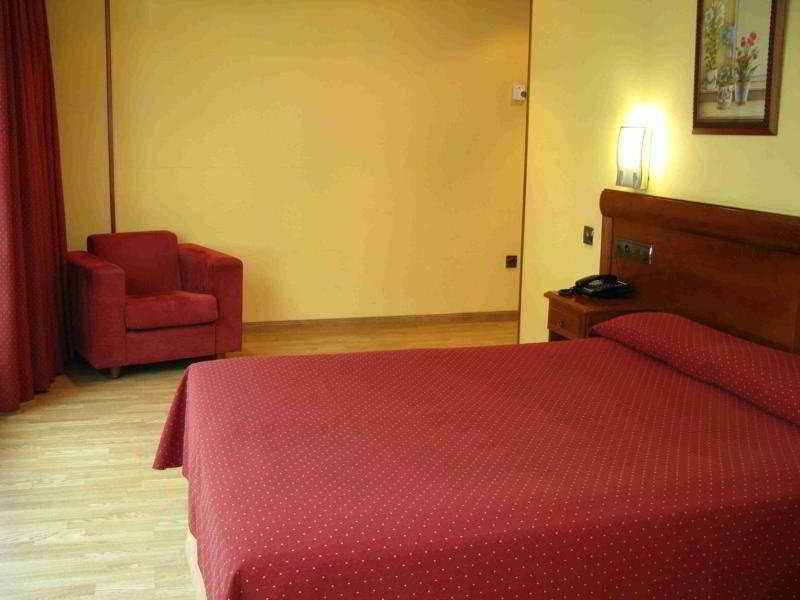 Hotel Longoria Avenida El Berron Pokoj fotografie